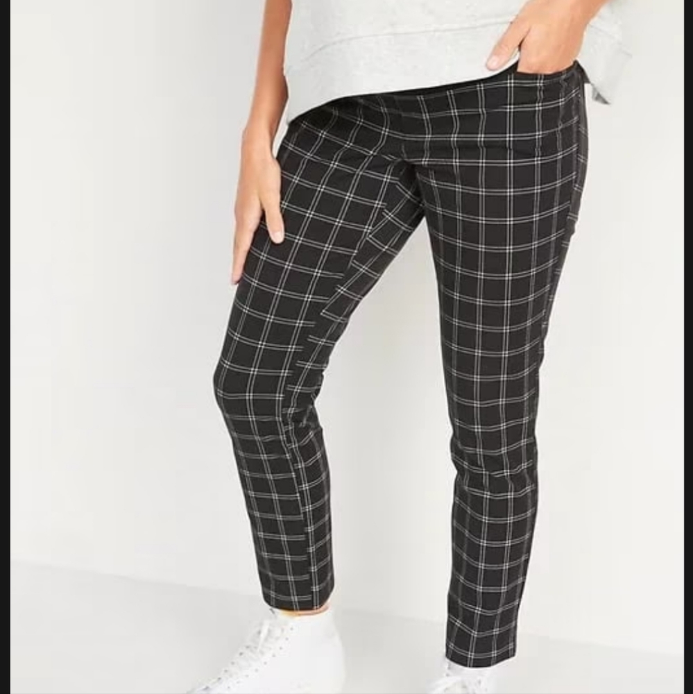 Old Navy Plaid Maternity Pixie Pant size 12
